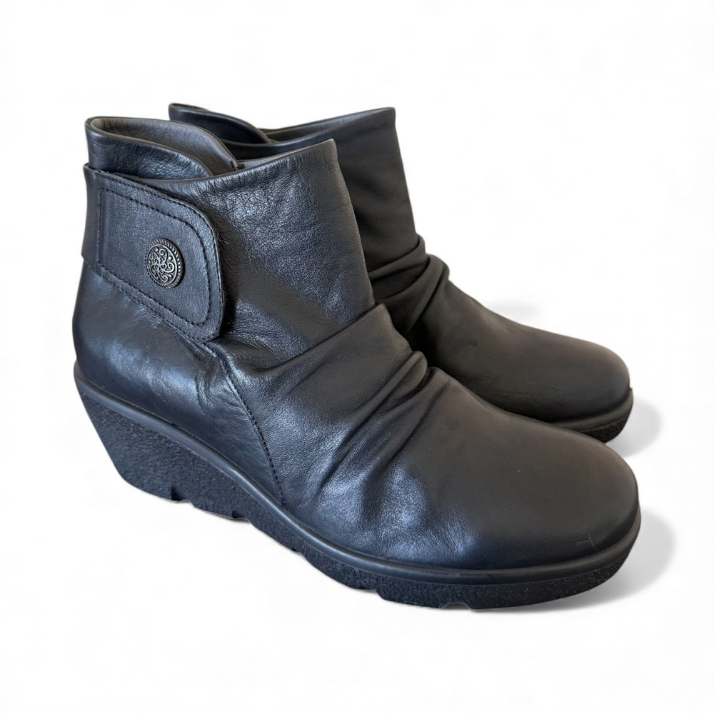 Atrai Black Leather Ankle Booties Women’s Size 39
